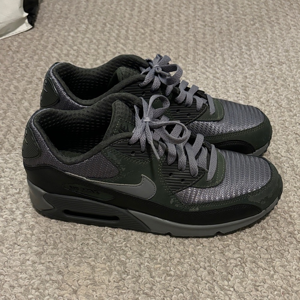 Nike Low-Top Sneakers in Gray & Olive Green